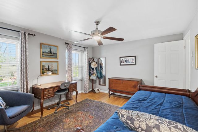 19W107 Avenue Normandy N, Oak Brook, IL 60523