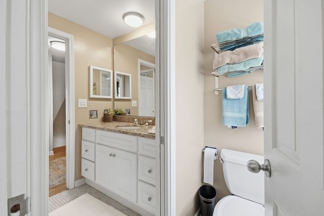 19W107 Avenue Normandy N, Oak Brook, IL 60523