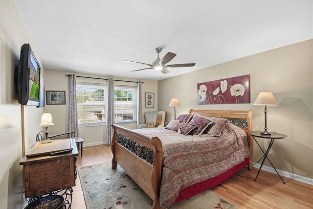 19W107 Avenue Normandy N, Oak Brook, IL 60523