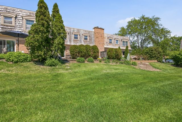 19W107 Avenue Normandy N, Oak Brook, IL 60523