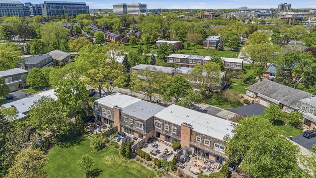19W107 Avenue Normandy N, Oak Brook, IL 60523