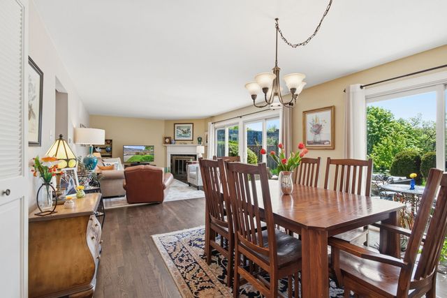 19W107 Avenue Normandy N, Oak Brook, IL 60523