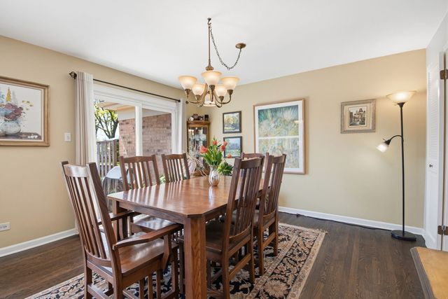19W107 Avenue Normandy N, Oak Brook, IL 60523
