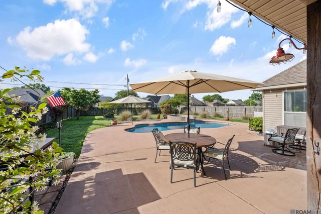 39071 Old Tree Dr, Prairieville, LA 70769