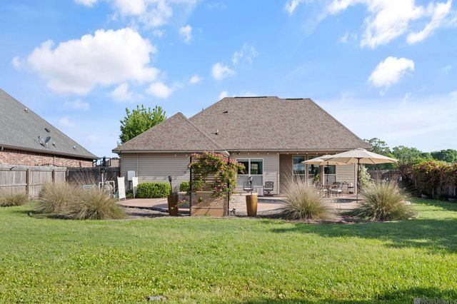 39071 Old Tree Dr, Prairieville, LA 70769