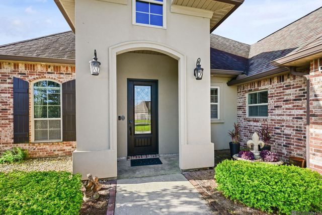 39071 Old Tree Dr, Prairieville, LA 70769