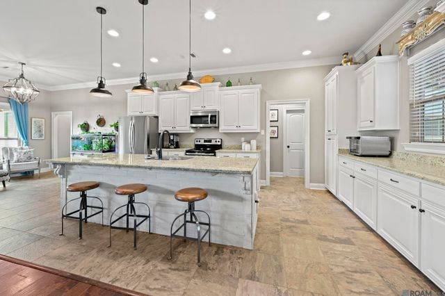 39071 Old Tree Dr, Prairieville, LA 70769
