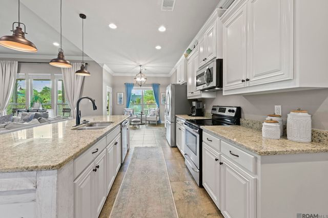 39071 Old Tree Dr, Prairieville, LA 70769