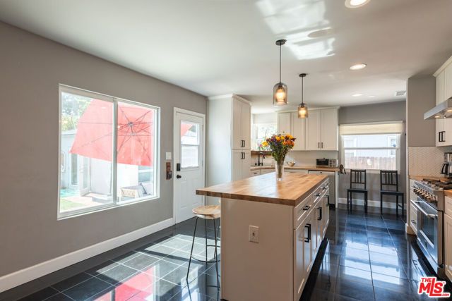 6601 Rubio Avenue, Los Angeles, CA 91406