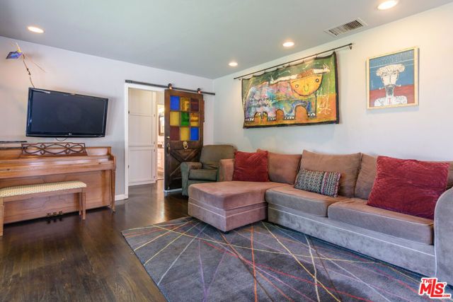 6601 Rubio Avenue, Los Angeles, CA 91406