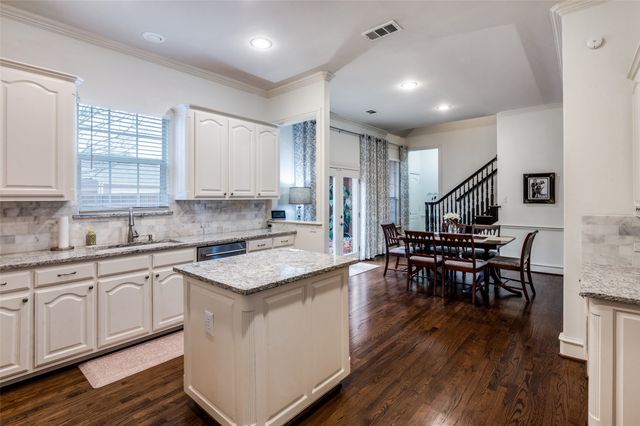 1718 E Branch Hollow Drive, Carrollton, TX 75007