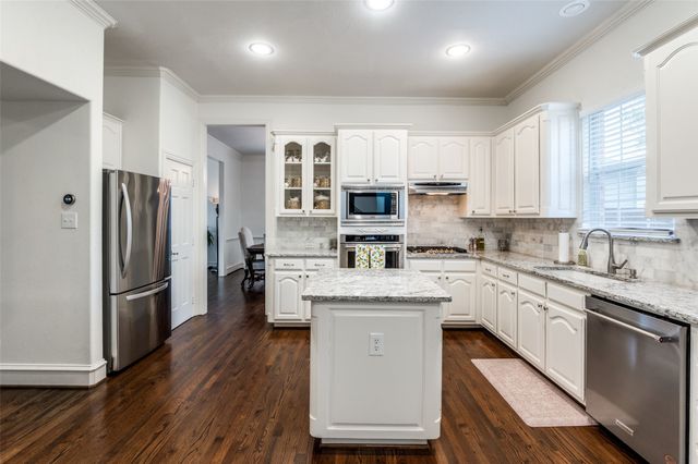 1718 E Branch Hollow Drive, Carrollton, TX 75007