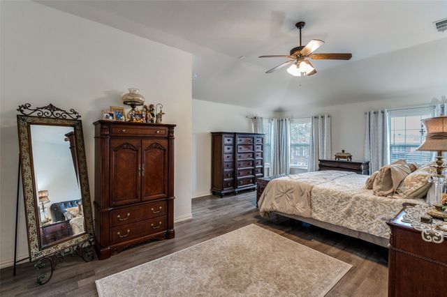 1718 E Branch Hollow Drive, Carrollton, TX 75007