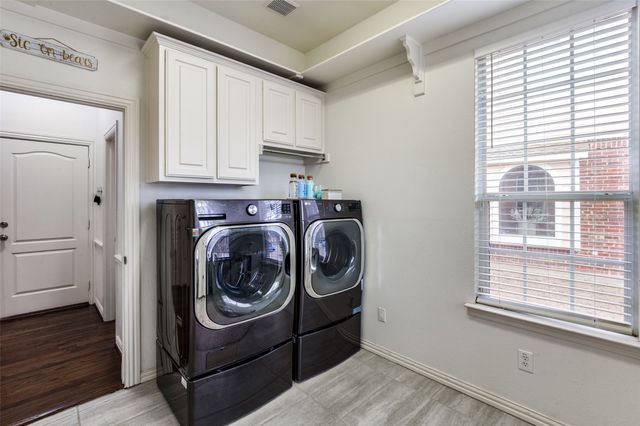 1718 E Branch Hollow Drive, Carrollton, TX 75007