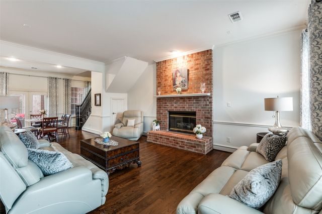 1718 E Branch Hollow Drive, Carrollton, TX 75007