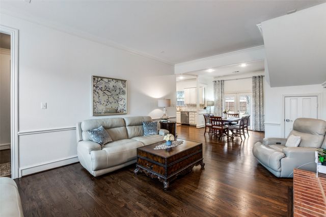 1718 E Branch Hollow Drive, Carrollton, TX 75007