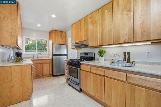 1139 Aspen Dr, Concord, CA 94520