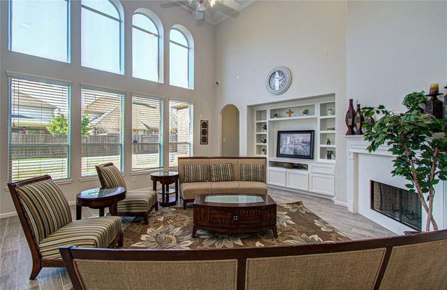 105 Hawke Bay Lane, Friendswood, TX 77546