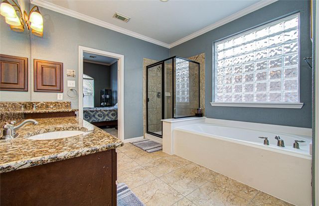 105 Hawke Bay Lane, Friendswood, TX 77546