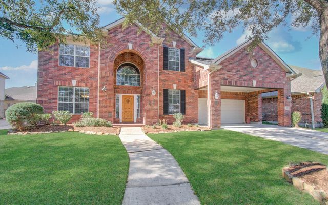 105 Hawke Bay Lane, Friendswood, TX 77546