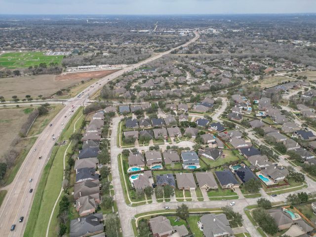 105 Hawke Bay Lane, Friendswood, TX 77546