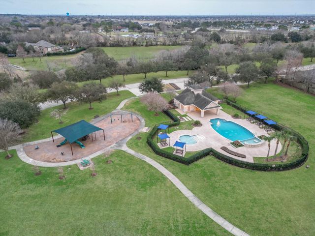 105 Hawke Bay Lane, Friendswood, TX 77546