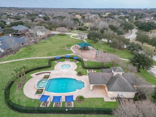 105 Hawke Bay Lane, Friendswood, TX 77546