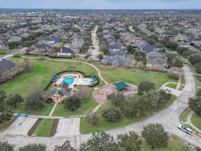 105 Hawke Bay Lane, Friendswood, TX 77546