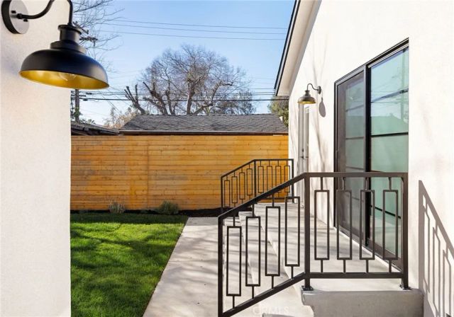 3176 La Tierra Street, Pasadena, CA 91107