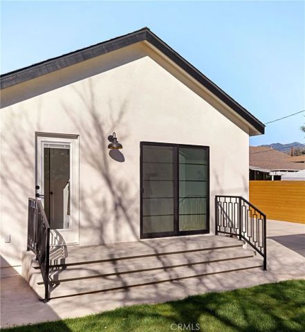 3176 La Tierra Street, Pasadena, CA 91107