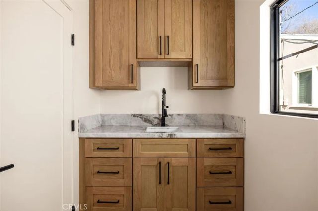 3176 La Tierra Street, Pasadena, CA 91107