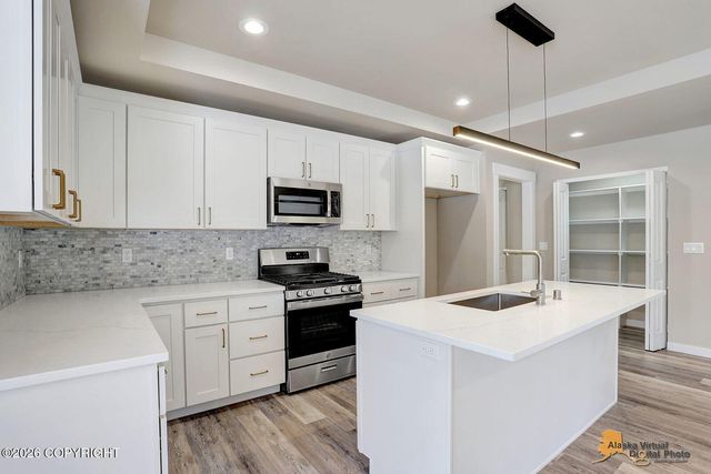 2249 N Skye Circle, Houston, AK 99694