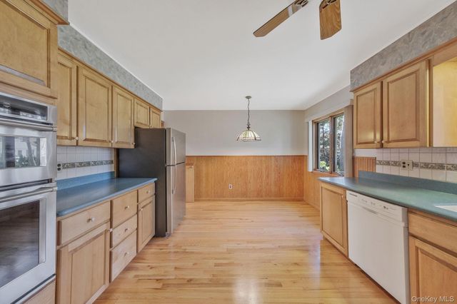 223 Connetquot Road, Bayport, NY 11705