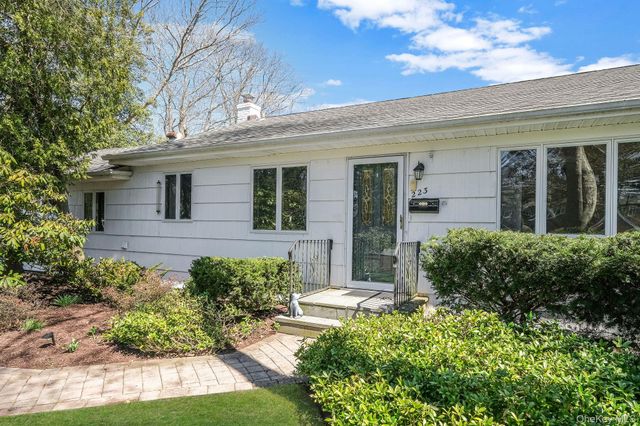 223 Connetquot Road, Bayport, NY 11705