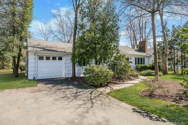 223 Connetquot Road, Bayport, NY 11705