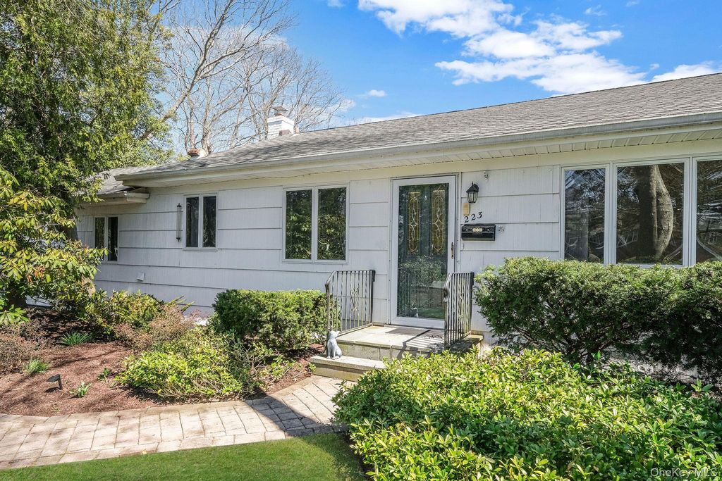 223 Connetquot Road, Bayport, NY 11705 — photo 3