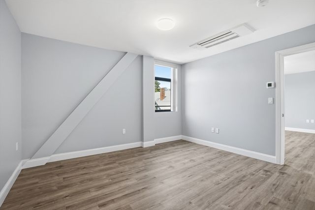 632 Centre St 302, Boston, MA 02139