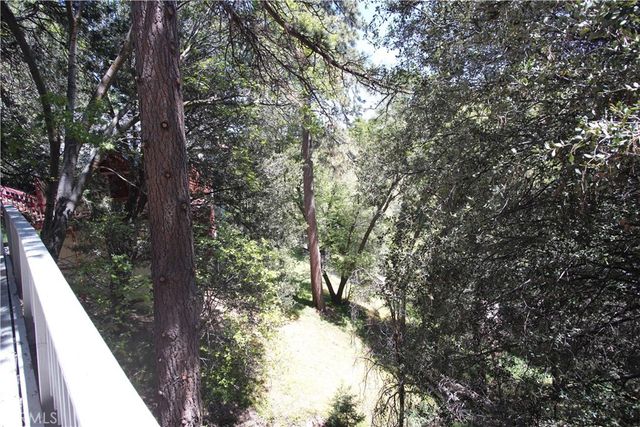 319 Dorn Drive, Crestline, CA 92325