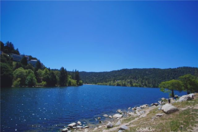 319 Dorn Drive, Crestline, CA 92325