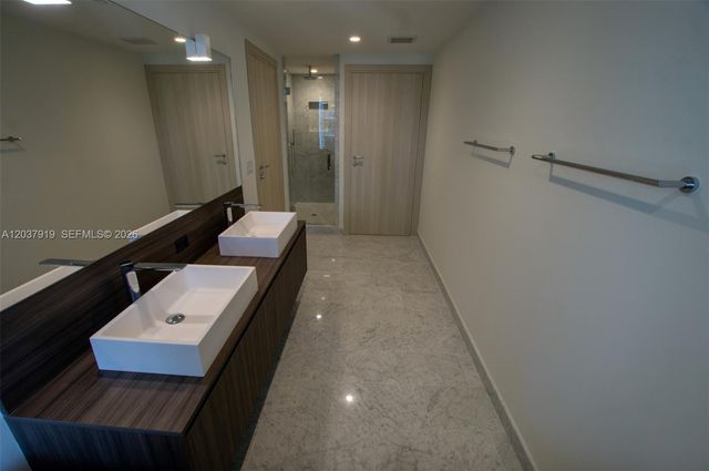 1000 Brickell Plaza 2809, Miami, FL 33131