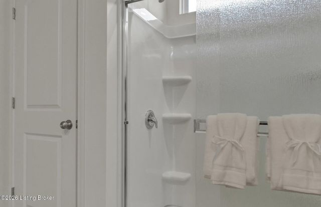 8503 Lysander Dr, Louisville, KY 40214