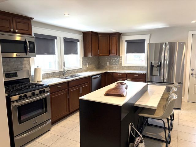 52 Montvale Ave A, Woburn, MA 01801