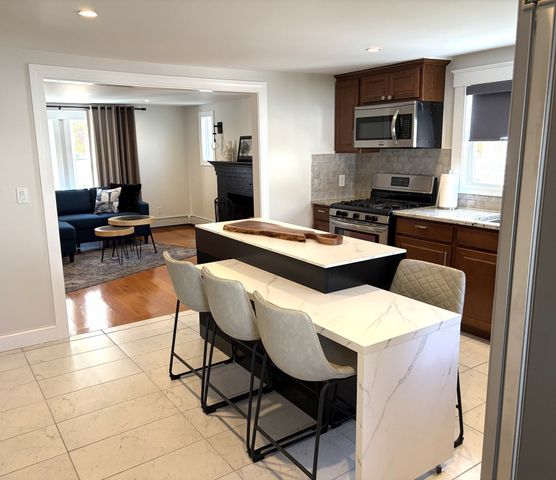 52 Montvale Ave A, Woburn, MA 01801