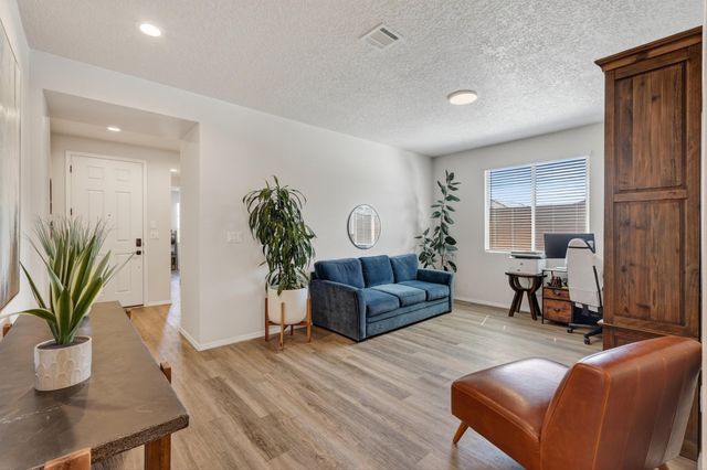 5417 Redtop Street NE, Rio Rancho, NM 87144