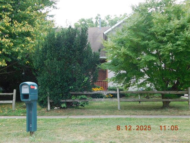 207 Garden Lane, Fowlerville, MI 48836