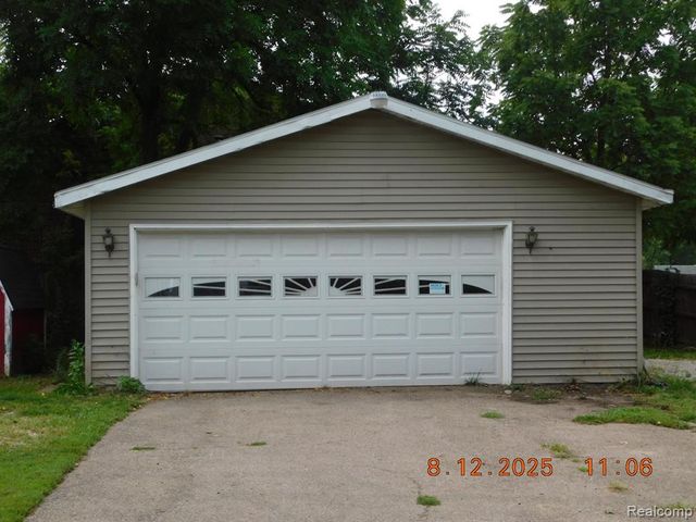 207 Garden Lane, Fowlerville, MI 48836