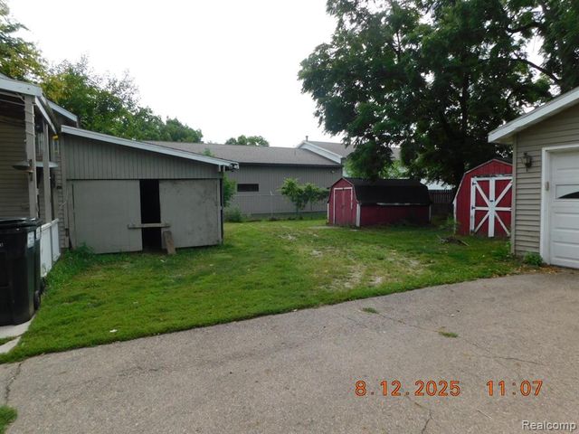 207 Garden Lane, Fowlerville, MI 48836