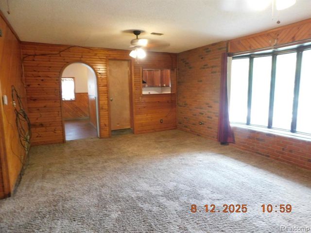 207 Garden Lane, Fowlerville, MI 48836