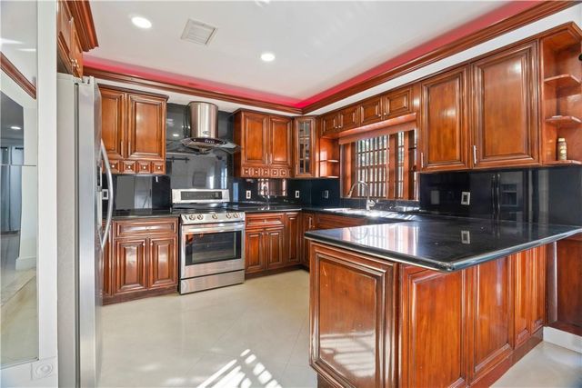 19340 NE 19 Avenue, North Miami Beach, FL 33179