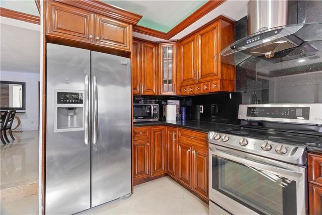 19340 NE 19 Avenue, North Miami Beach, FL 33179
